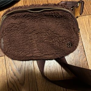 Lululemon everywhere 1L belt bag brown fur earth brown gold buckle fleece